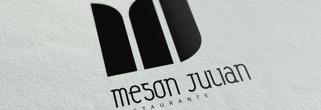 Diseño de logotipo monocromático para Mesón Julián